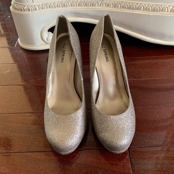 Call It Spring closed toed sparkly heels - Picture 2 of 7